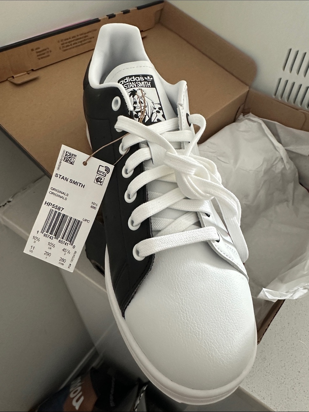 Adidas Special Edition Collab Stan Smith  Disney Low-Top Sneaker Cruella - NEW